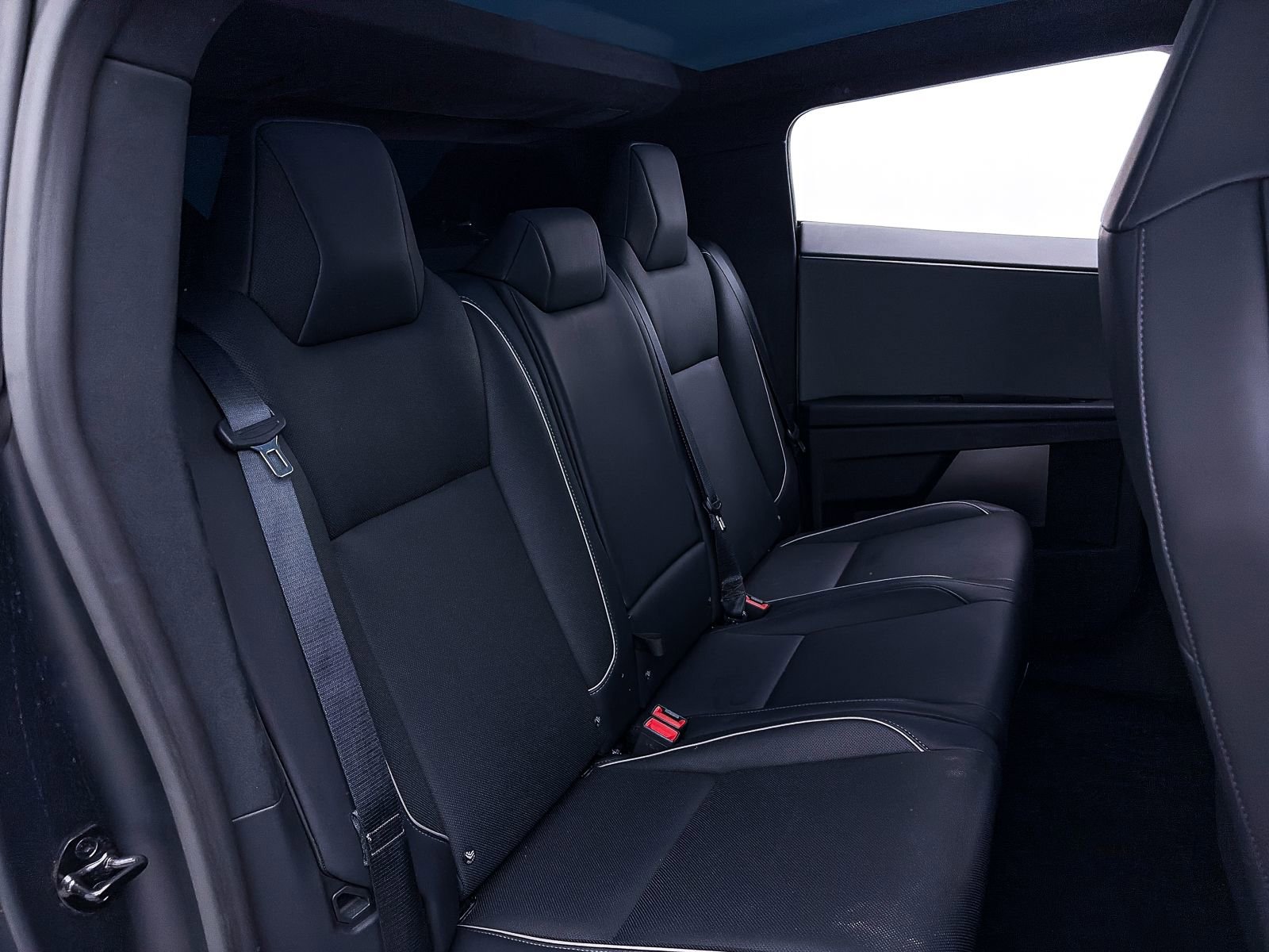 Used 2024 Tesla Cybertruck AWD Crew Cab image 32