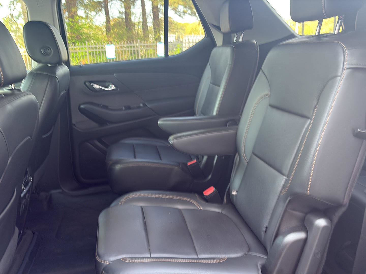 Used 2020 Chevrolet Traverse LT w/ LT Premium Package image 16