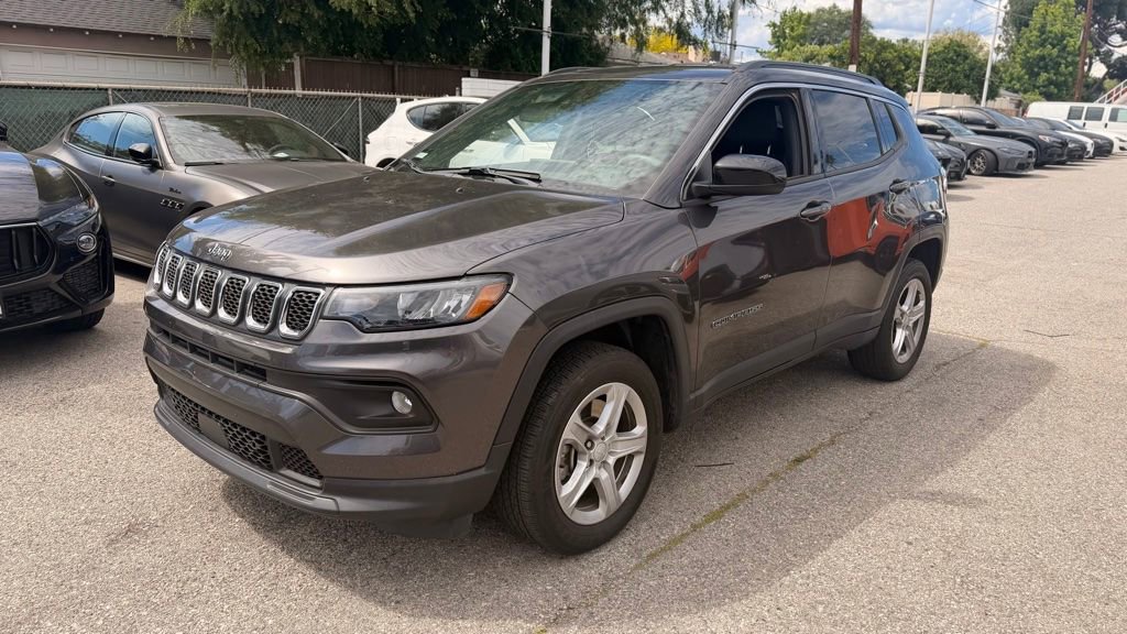 Used 2023 Jeep Compass Latitude image 3