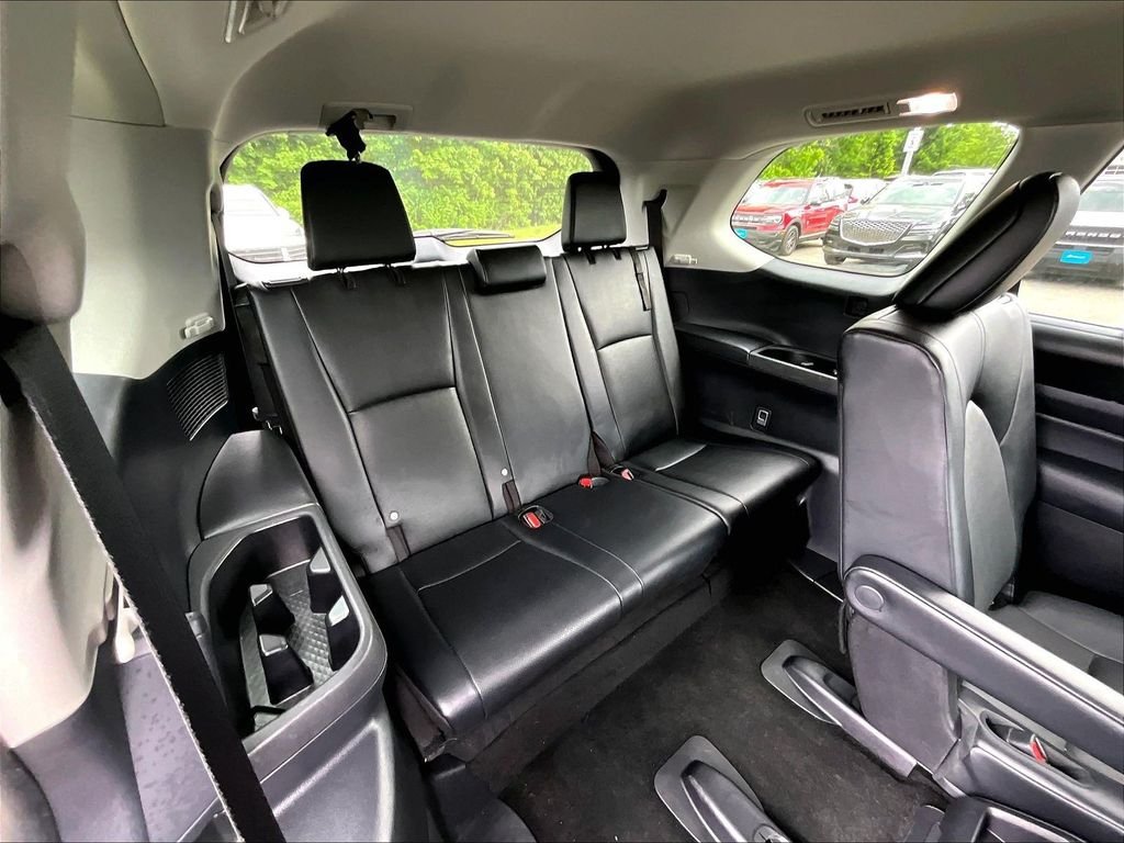 Used 2025 Toyota Grand Highlander AWD image 17