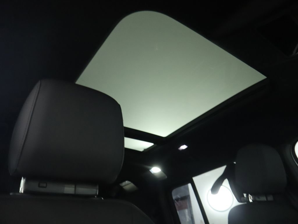 New 2026 Land Rover Defender 110 S image 19