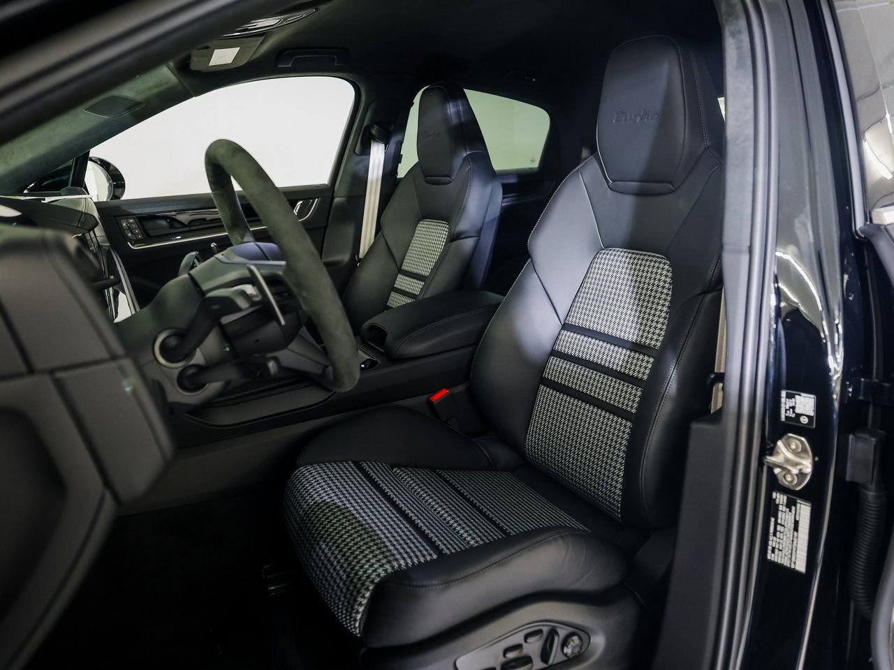 New 2026 Porsche Cayenne Turbo image 5