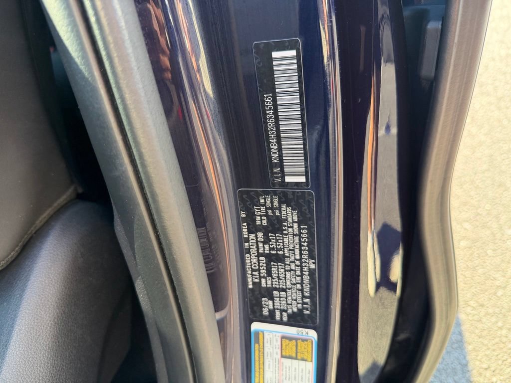 Certified 2024 Kia Carnival LX FWD image 37