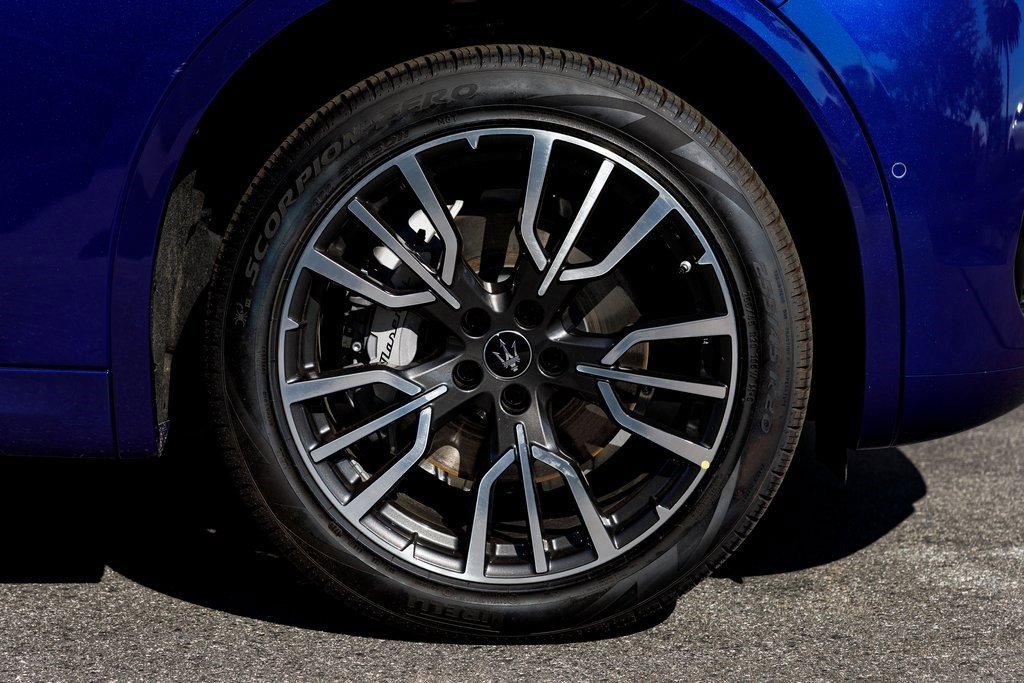 New 2025 Maserati Grecale GT image 14