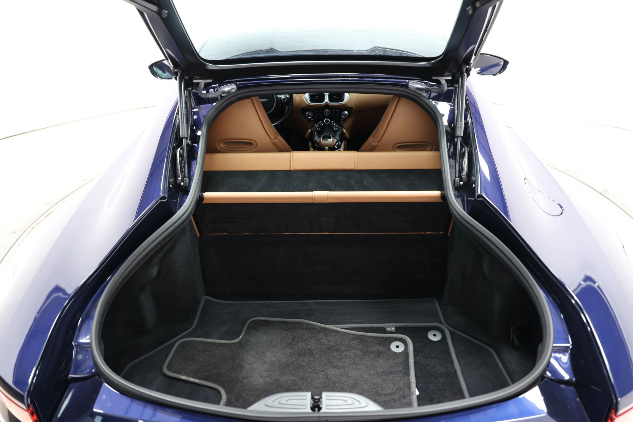 Used 2019 Aston Martin V8 Vantage Coupe RWD image 52