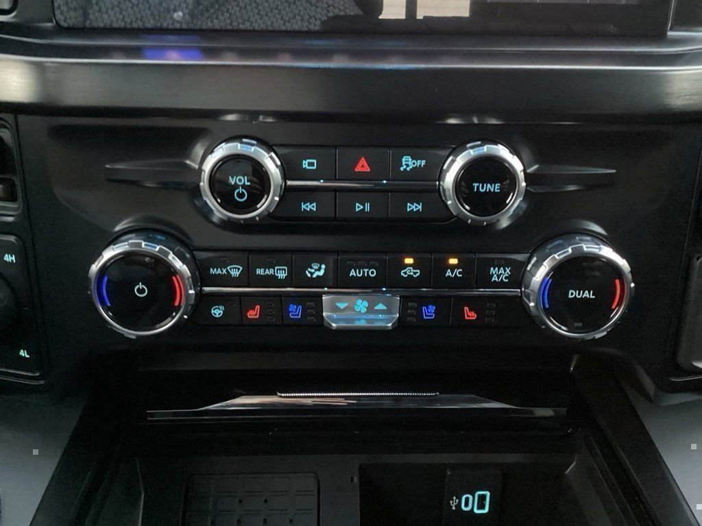 New 2026 Ford F250 Lariat w/ Black Appearance Package image 55