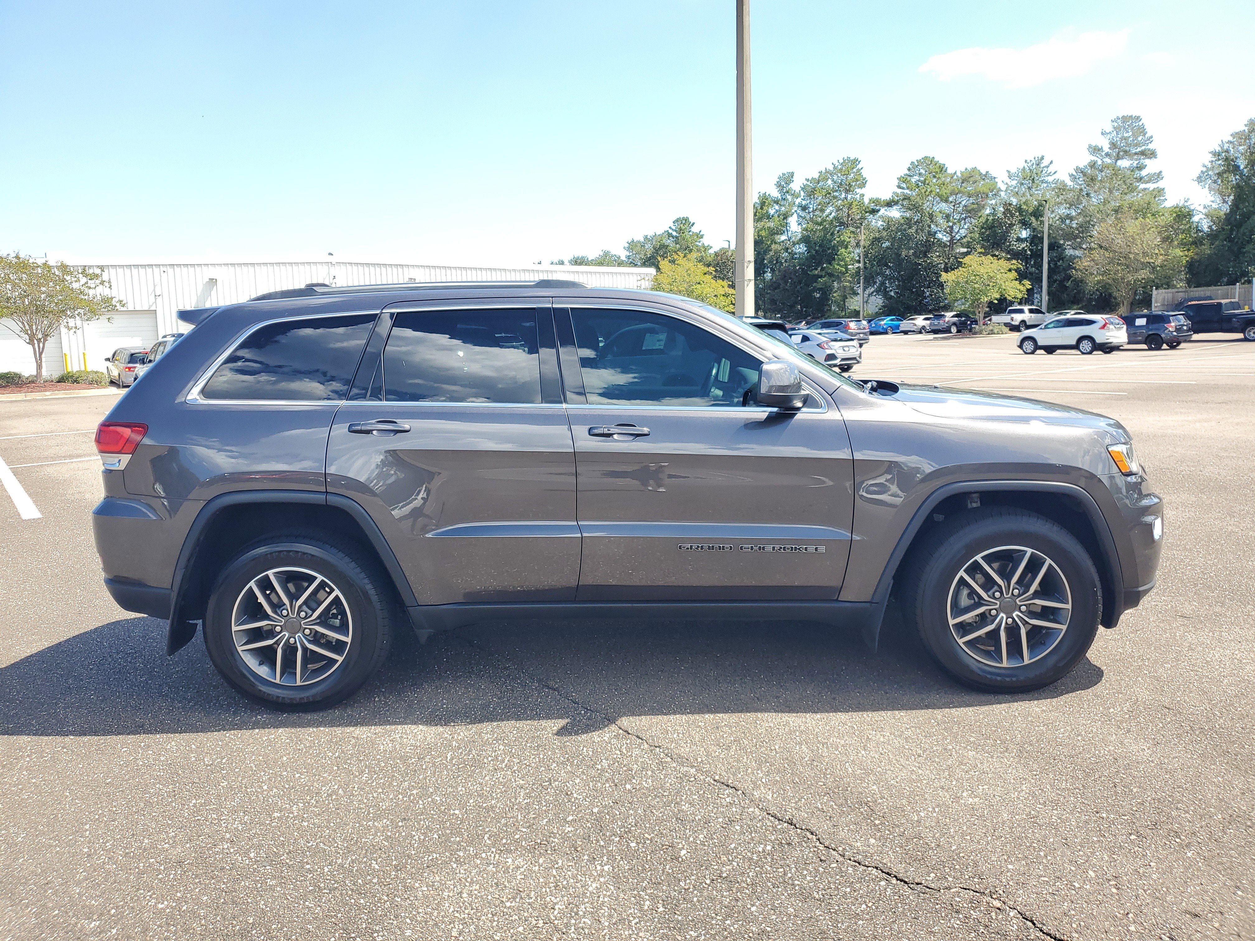 Used 2020 Jeep Grand Cherokee Laredo w/ Laredo X Package image 15