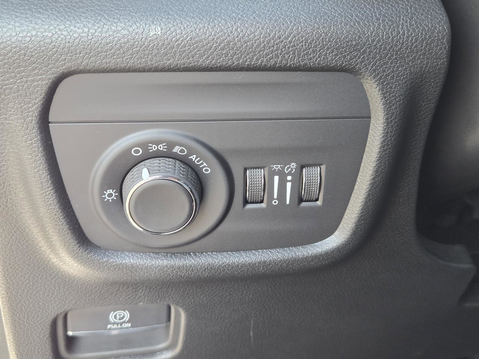 Used 2025 Jeep Grand Cherokee Laredo X image 19