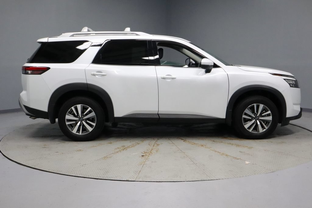 Certified 2025 Nissan Pathfinder SL FWD image 12