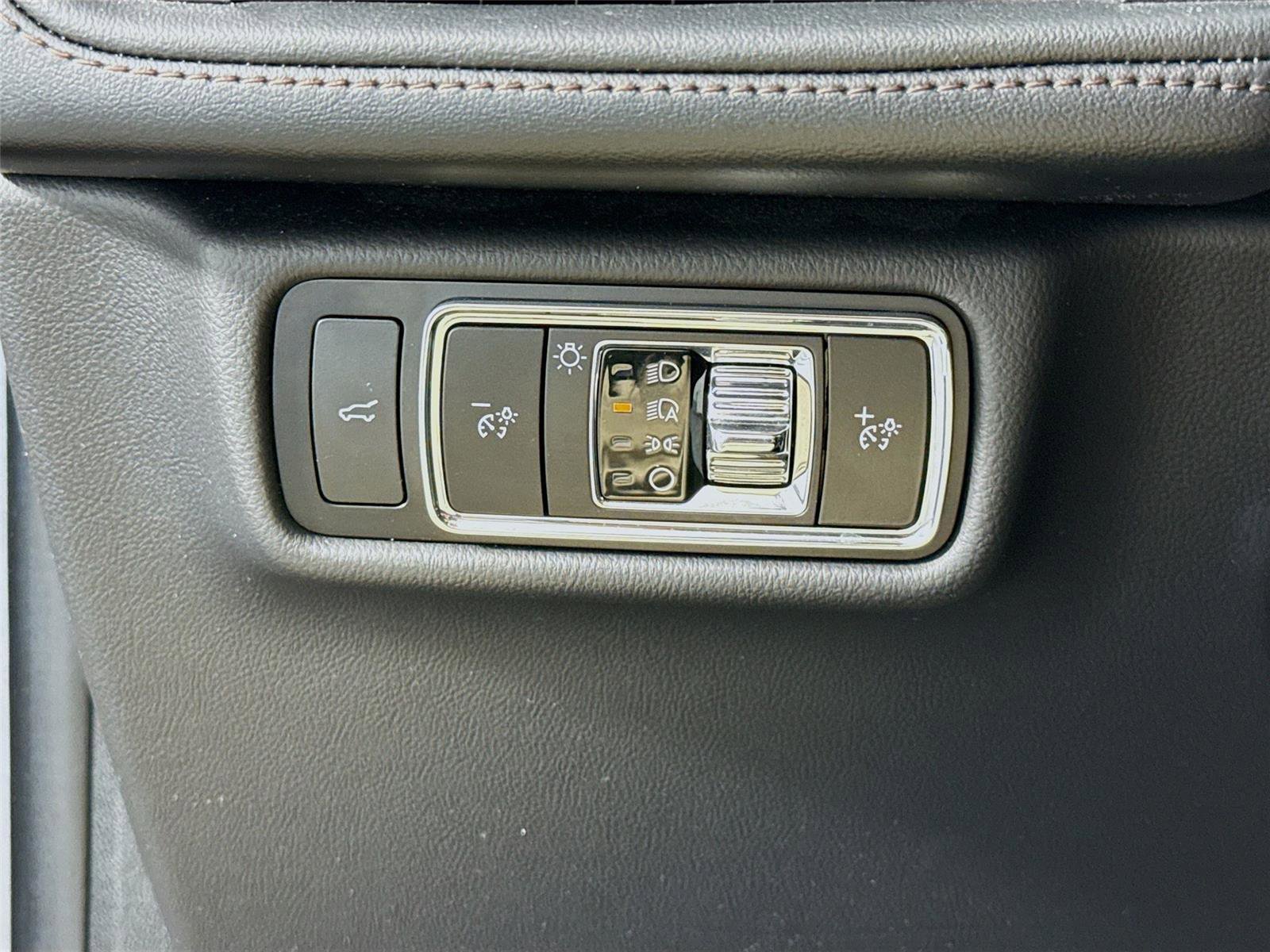 Used 2023 Lincoln Aviator Reserve image 7