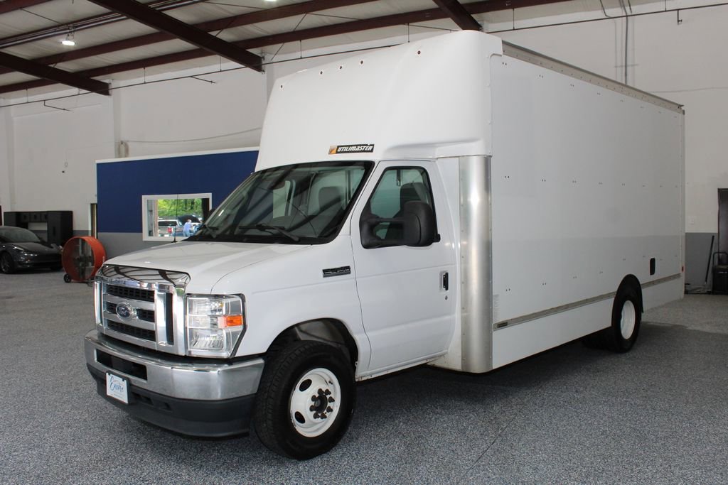 Used 2022 Ford E-450 and Econoline 450 Super Duty RWD image 3