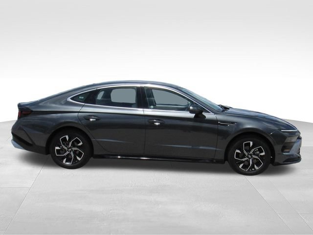 Used 2025 Hyundai Sonata SEL FWD image 3