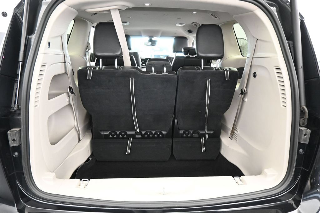 Used 2023 Chrysler Pacifica Touring-L FWD image 34