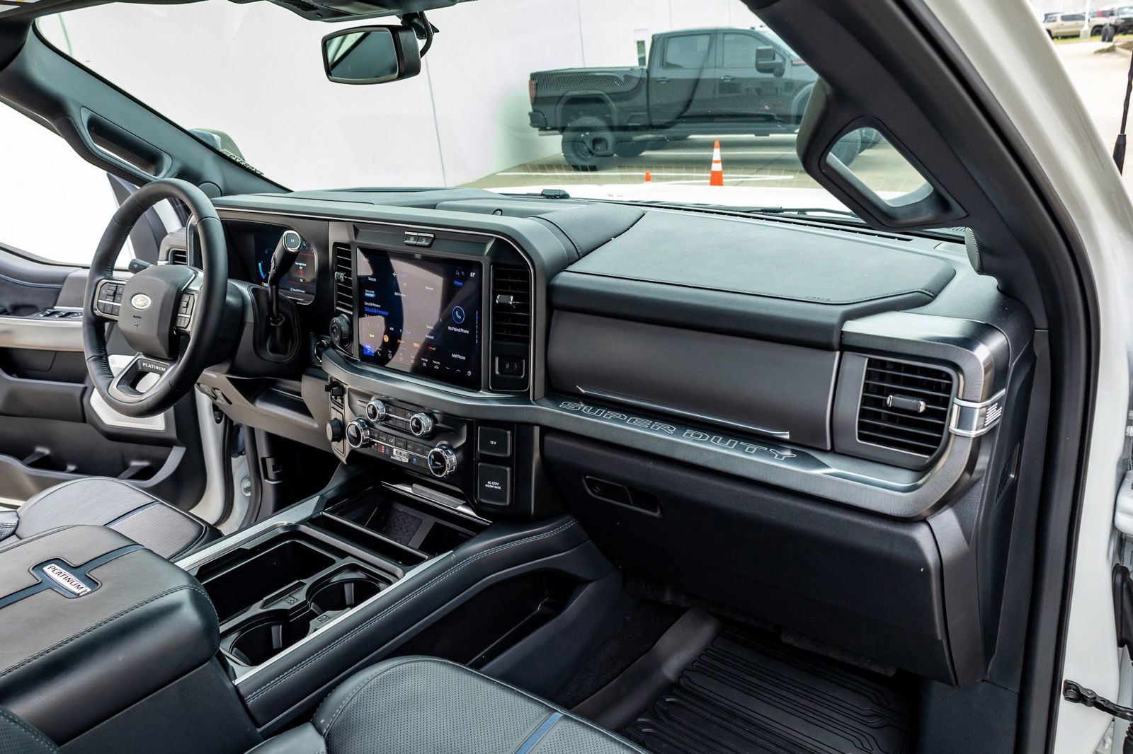 Used 2025 Ford F250 Platinum w/ Tremor Off-Road Package image 19