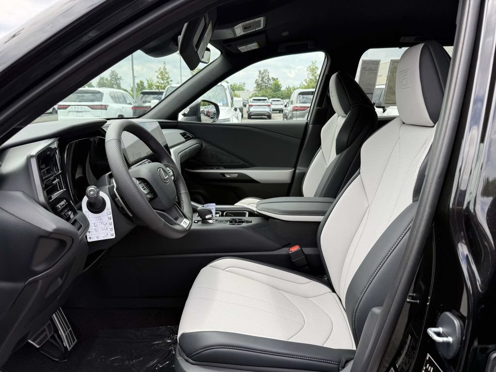 Used 2026 Lexus TX 500h AWD w/ Technology Package image 12