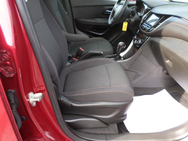 Used 2020 Chevrolet Trax LT AWD/4WD image 2