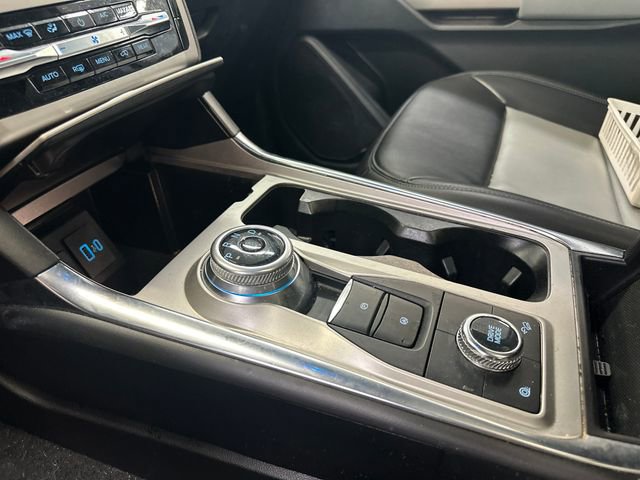 Used 2023 Ford Explorer XLT w/ Equipment Group 202A AWD/4WD image 5
