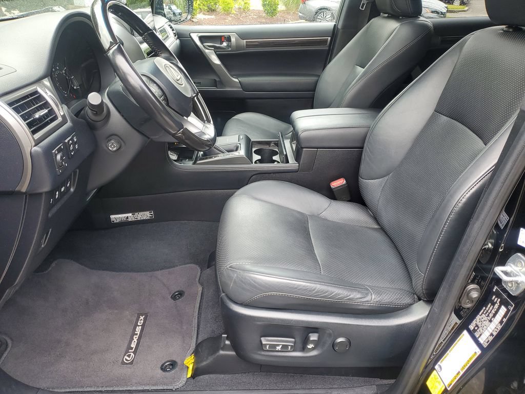Used 2023 Lexus GX 460 Luxury w/ Accessory Package AWD/4WD image 17