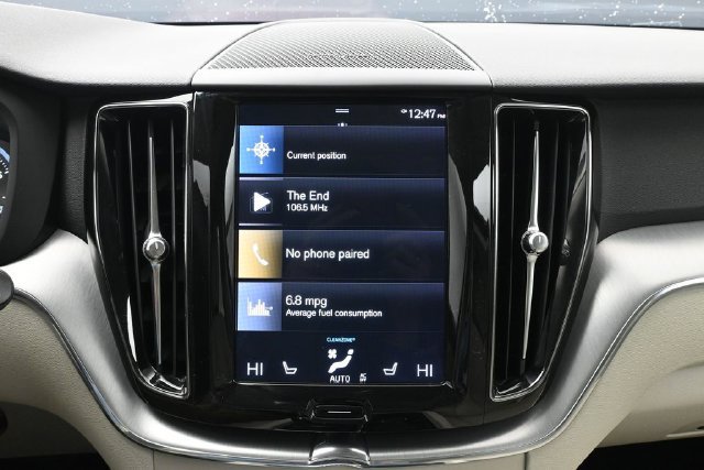 Used 2019 Volvo XC60 T5 Momentum w/ Multimedia Package FWD image 14