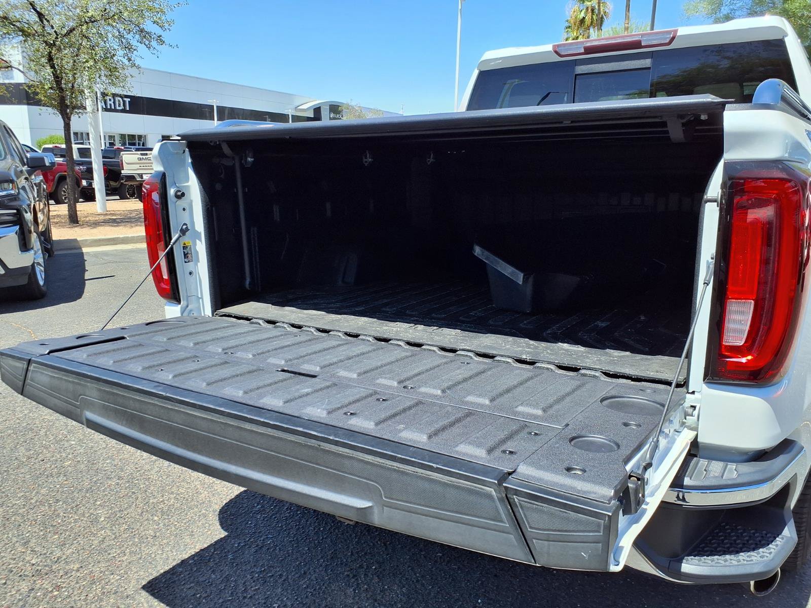 Used 2020 GMC Sierra 1500 SLT w/ SLT Premium Plus Package AWD/4WD image 7