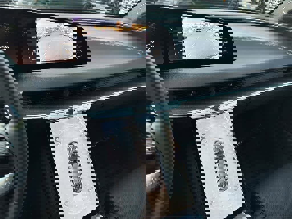 Used 2024 Lucid Air Touring image 18