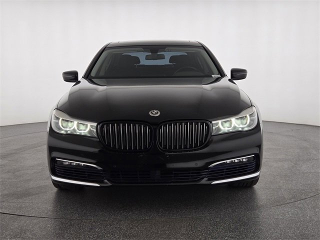 Used 2016 BMW 740i image 8