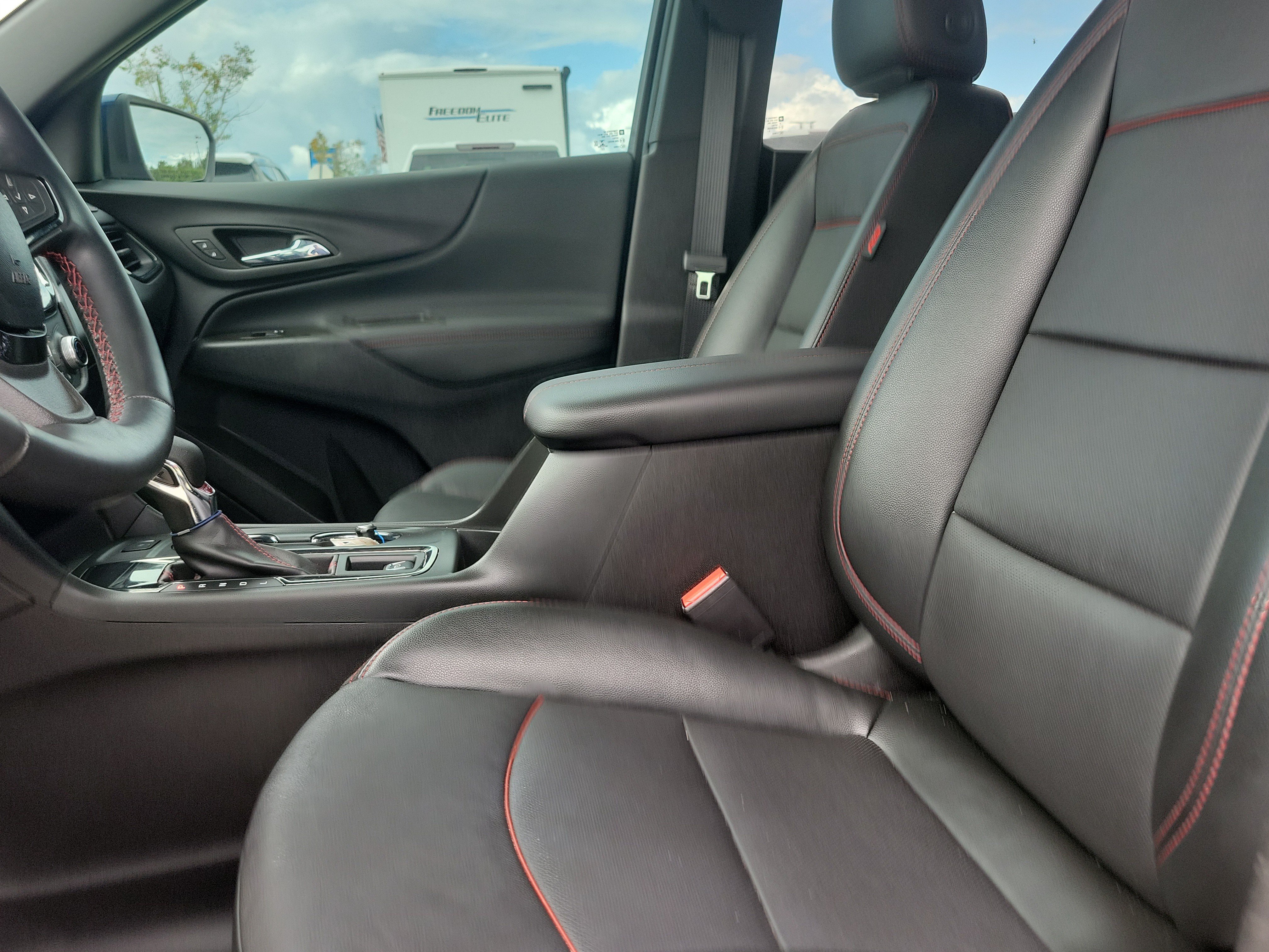 Certified 2023 Chevrolet Equinox RS w/ RS Leather Package FWD image 17