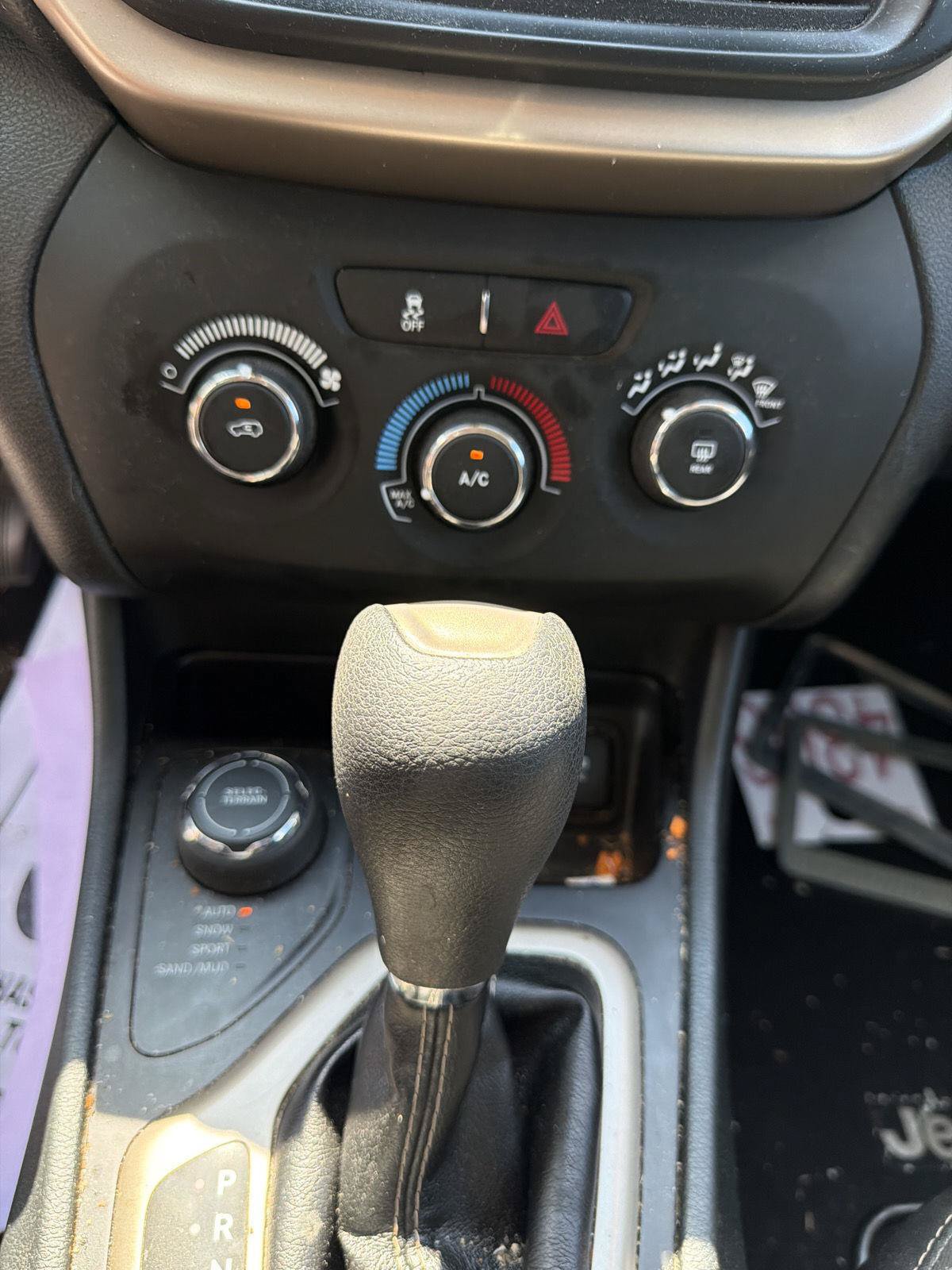 Used 2016 Jeep Cherokee Sport AWD/4WD image 15