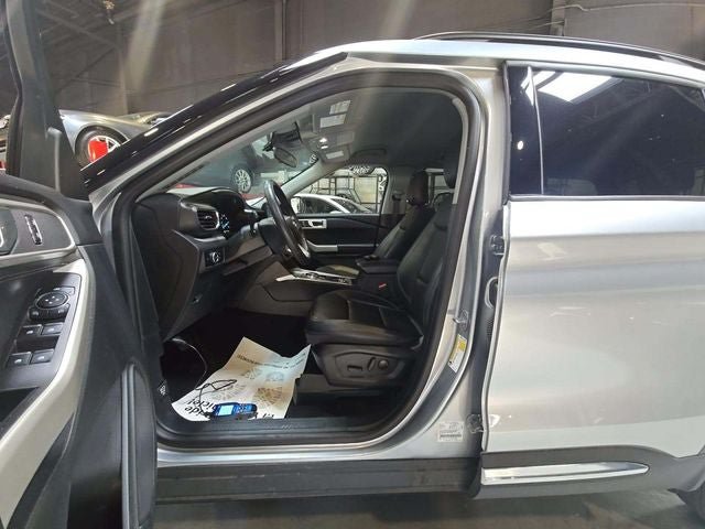 Used 2024 Ford Explorer XLT w/ Equipment Group 202A AWD/4WD image 7