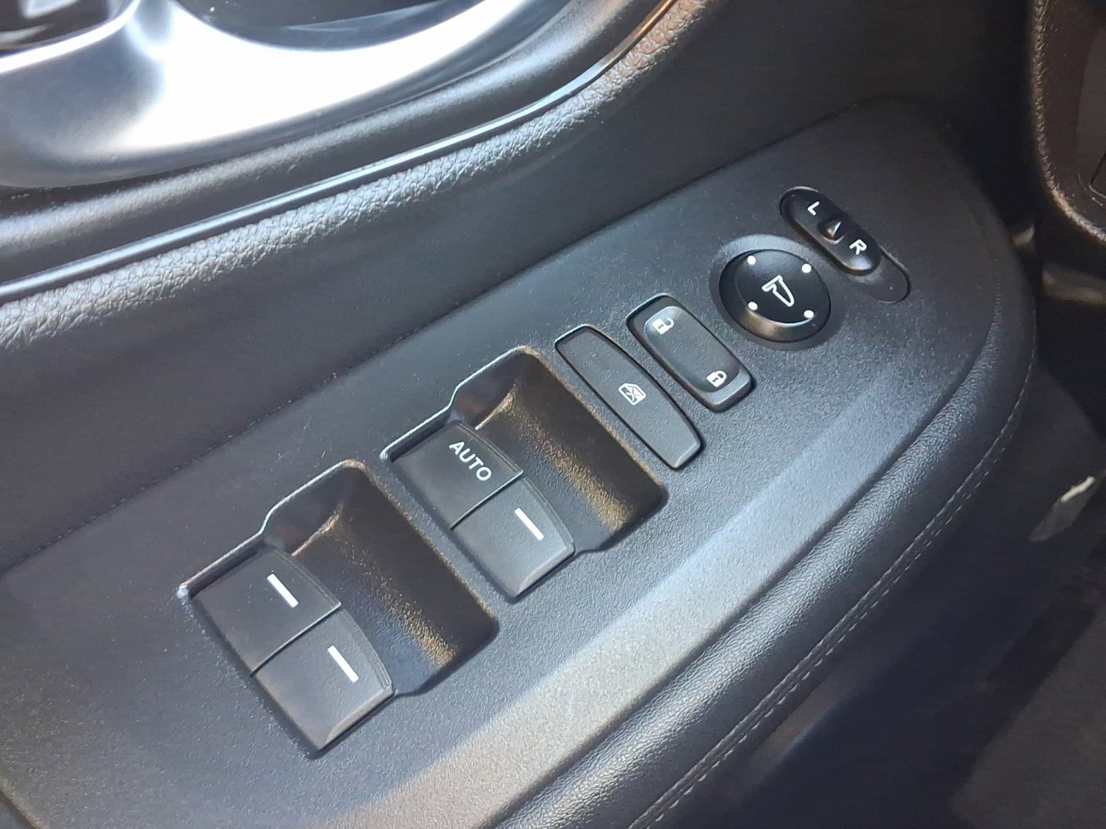 Used 2023 Honda HR-V LX image 13