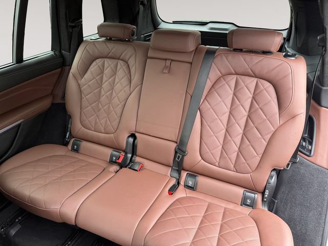 Used 2024 BMW X7 xDrive40i w/ M Sport Package AWD/4WD image 13