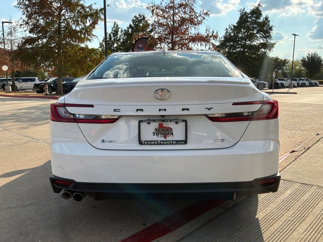 Used 2026 Toyota Camry SE FWD image 7