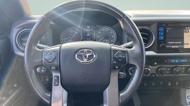Used 2017 Toyota Tacoma TRD Off-Road w/ Premium & Technology Package AWD/4WD image 13
