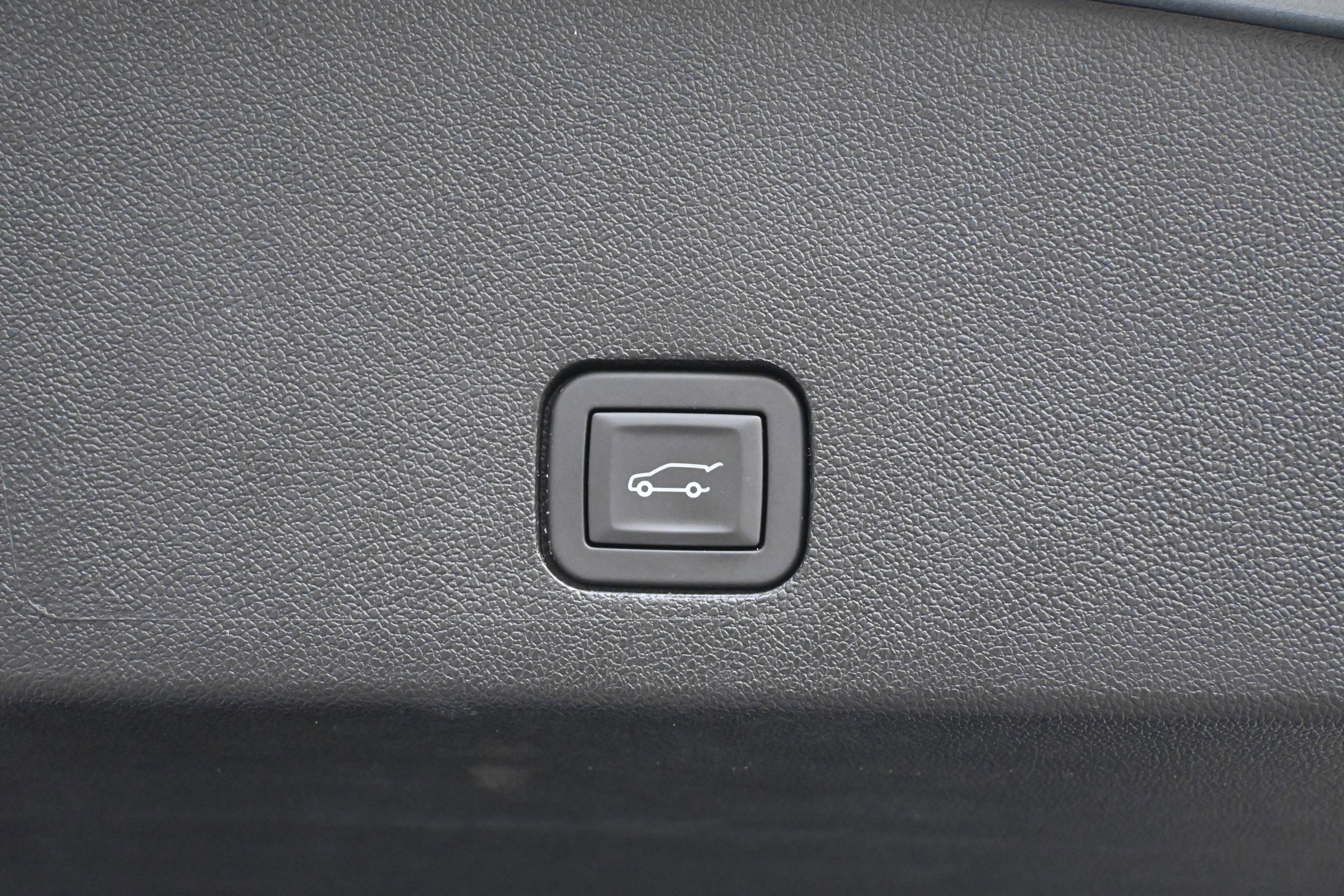 Used 2025 Cadillac XT6 Premium Luxury image 21