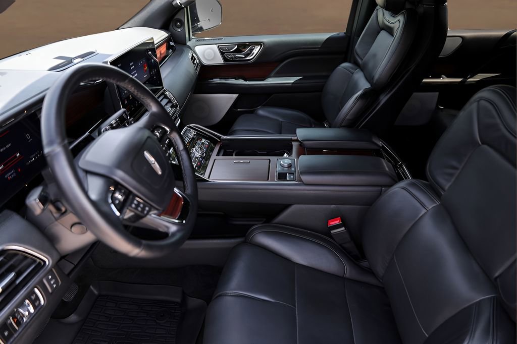 Used 2023 Lincoln Navigator L Reserve AWD/4WD image 9