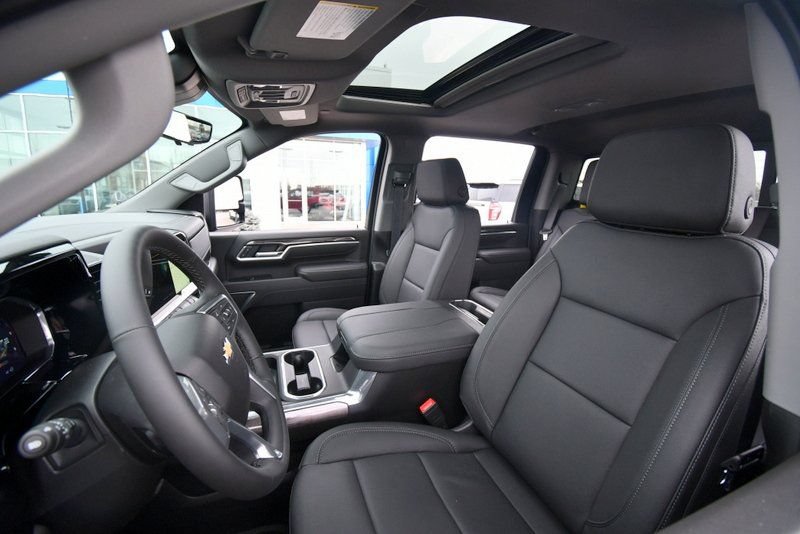 New 2026 Chevrolet Silverado 2500 LTZ w/ LTZ Convenience Package AWD/4WD image 11