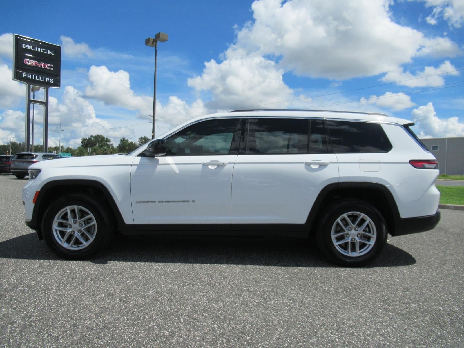 Used 2021 Jeep Grand Cherokee L Laredo w/ Luxury Tech Group I RWD image 4