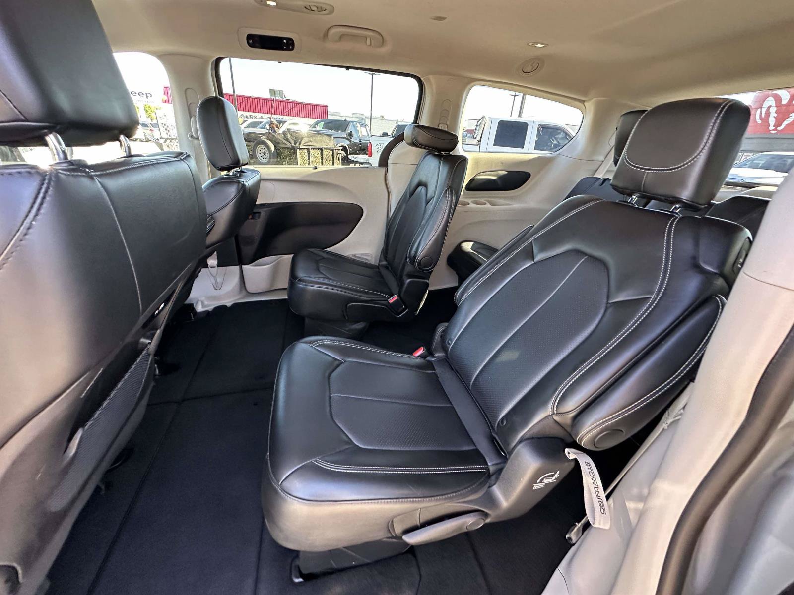 Used 2024 Chrysler Pacifica Touring-L FWD image 35