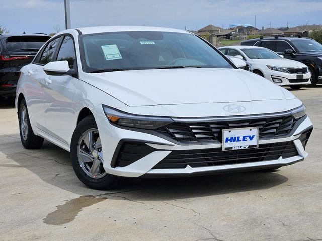 New 2026 Hyundai Elantra SE image 1