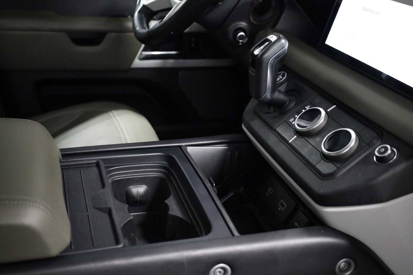 Used 2020 Land Rover Defender 110 SE image 20