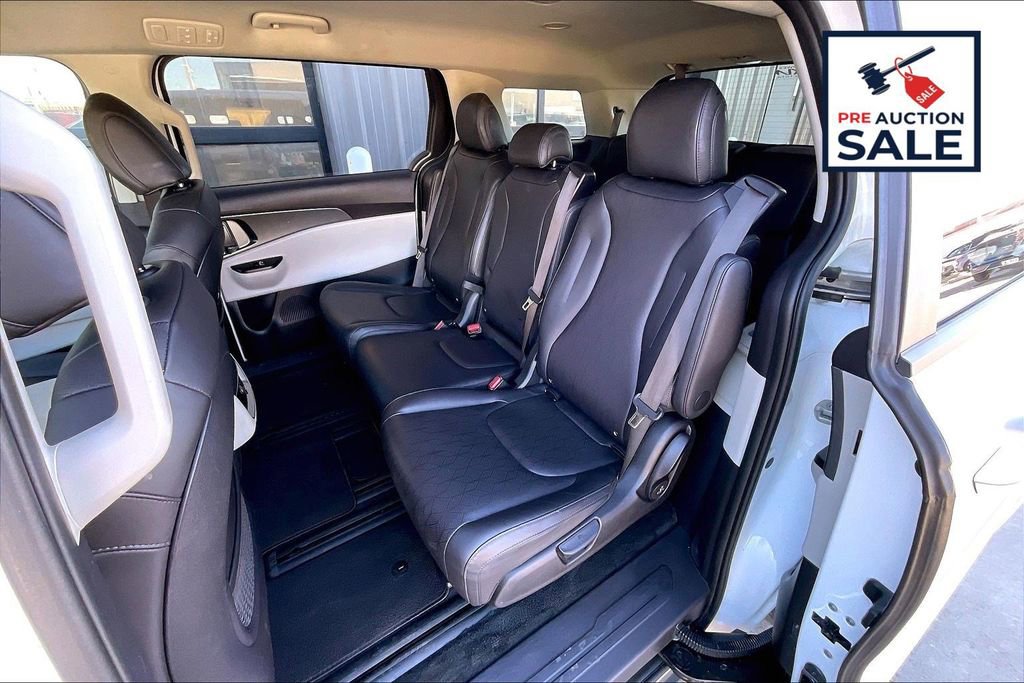 Used 2024 Kia Carnival LX image 24