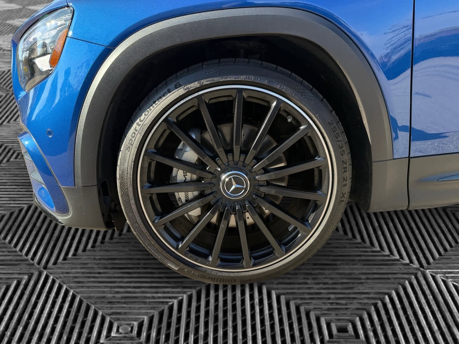 Used 2024 Mercedes-Benz GLB 35 AMG 4MATIC image 9
