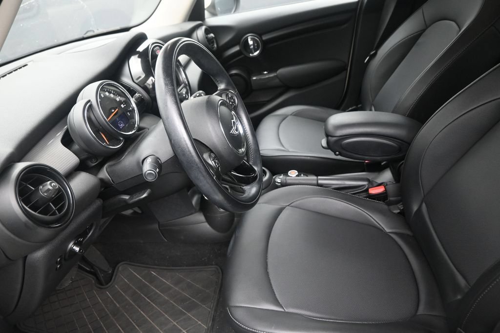 Used 2019 MINI Cooper 4-Door Hardtop w/ Signature Upholstery Package FWD image 12