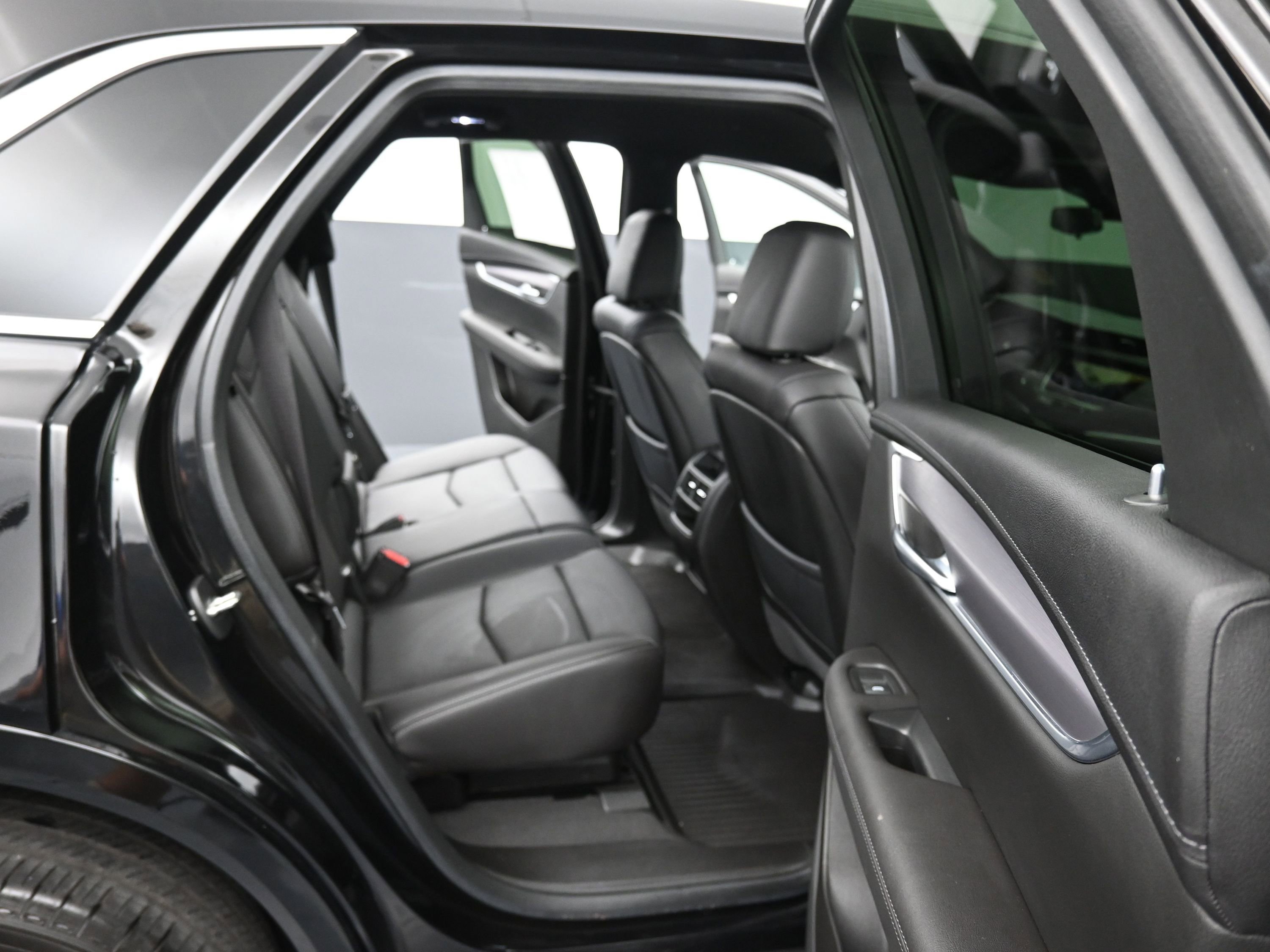 Used 2024 Cadillac XT5 Luxury w/ LPO, Floor Liner Package image 16