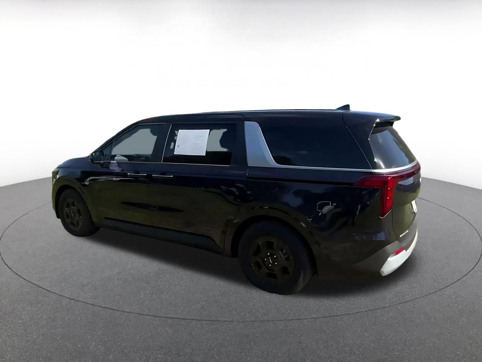 Used 2026 Kia Carnival FWD image 9
