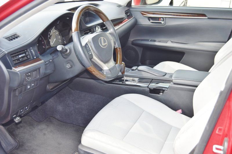 Used 2015 Lexus ES 350 w/ Luxury Package FWD image 17