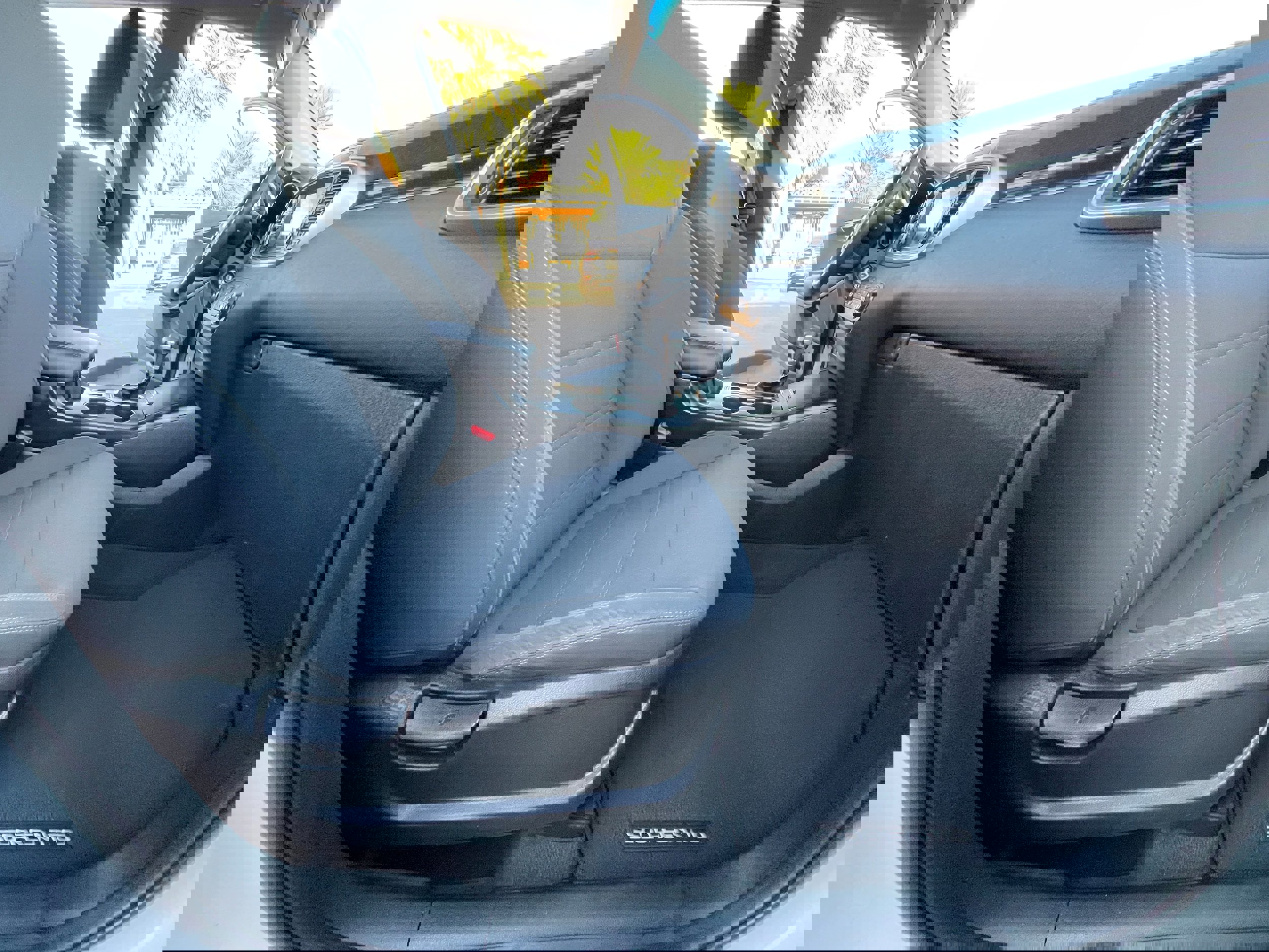 Used 2019 Kia Sorento LX image 28