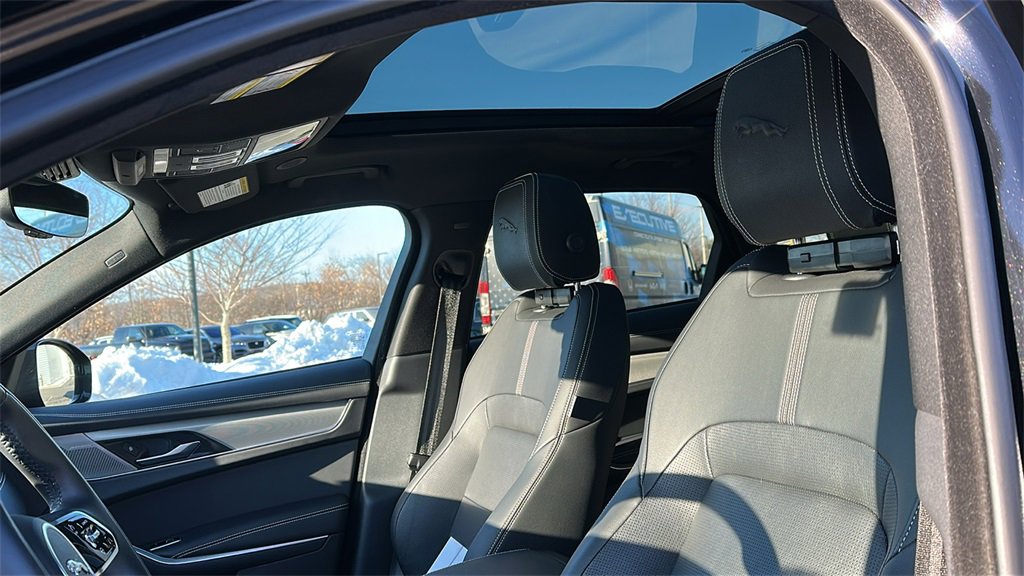 Used 2025 Jaguar F-PACE R-Dynamic S image 10