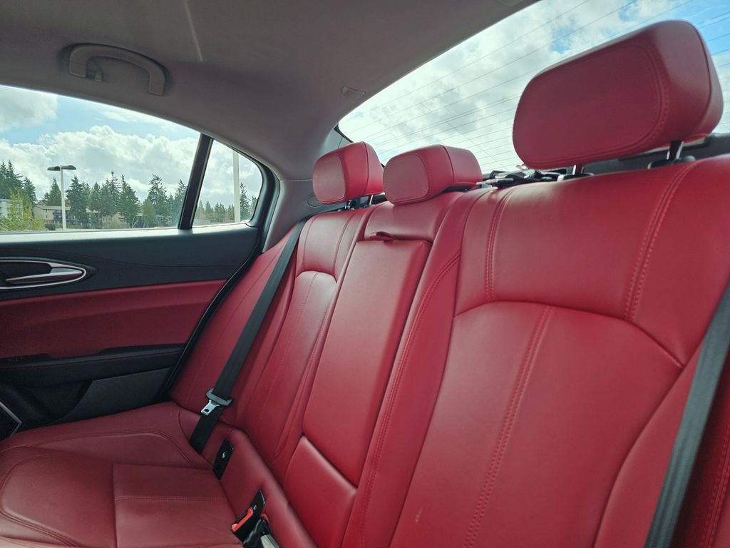 Used 2019 Alfa Romeo Giulia image 19
