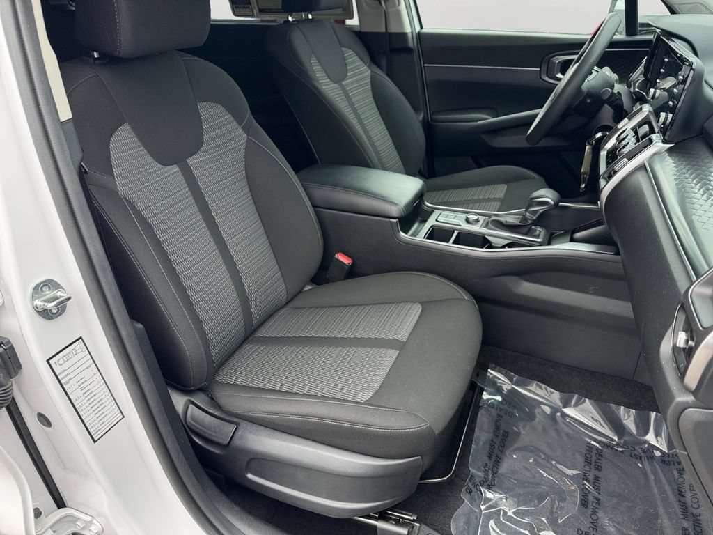 Used 2023 Kia Sorento LX AWD/4WD image 6